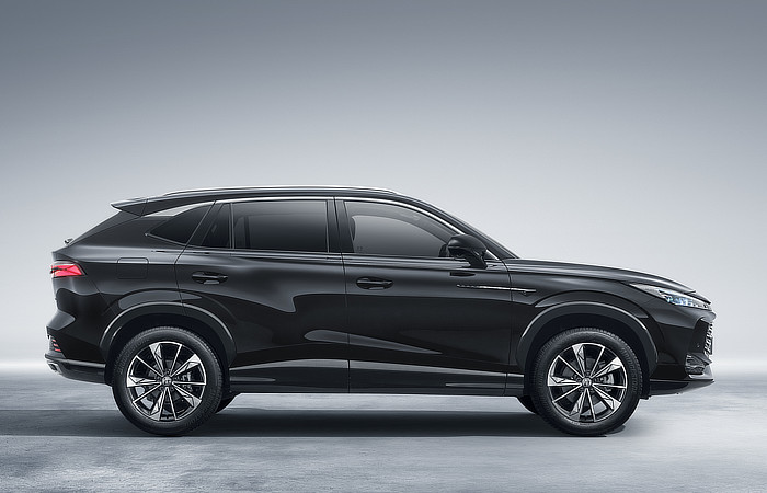 2ND Gen MG HS Side Stance