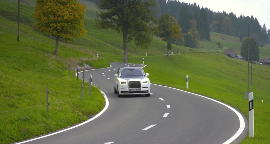 Autocar-Reviews-Very-British-Rolls-Royce-Dailycarblog