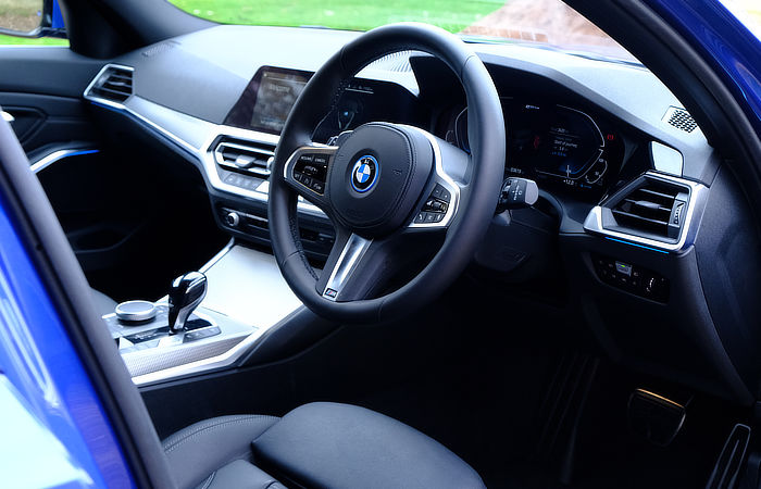 BMW 3 Series 330e Plug-in Hybrid Review - BMW Configurator - Daily Car Blog