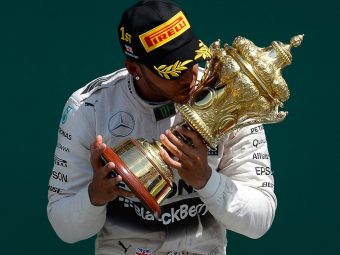 British-GP-2015-Hamilton-Trophy-Kiss