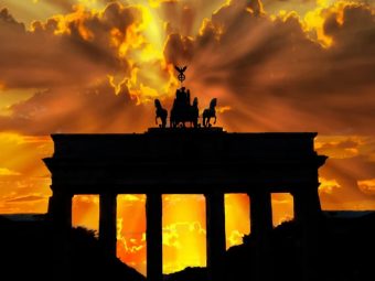 german-supercars-brandenburg-gate