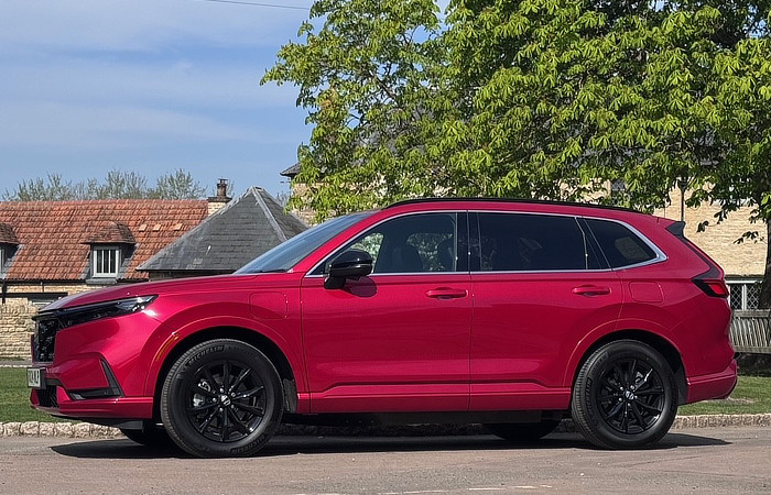 Review - 2025 Honda CRV PHEV - Garden Scene
