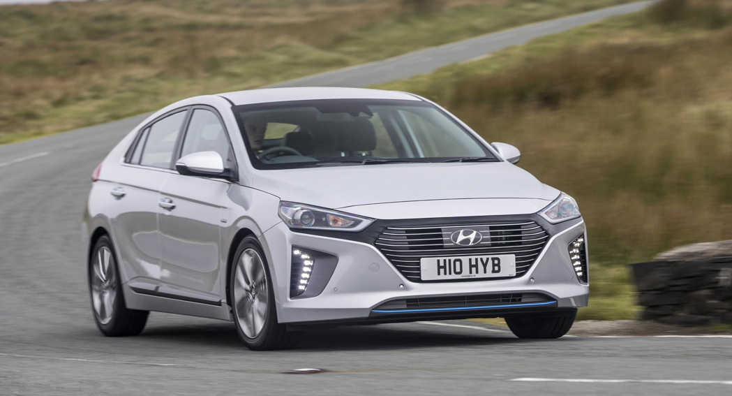 Hyundai Ioniq review 2019 dailycarblog.com