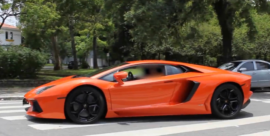 Lamborgini-Aventador-Stalking
