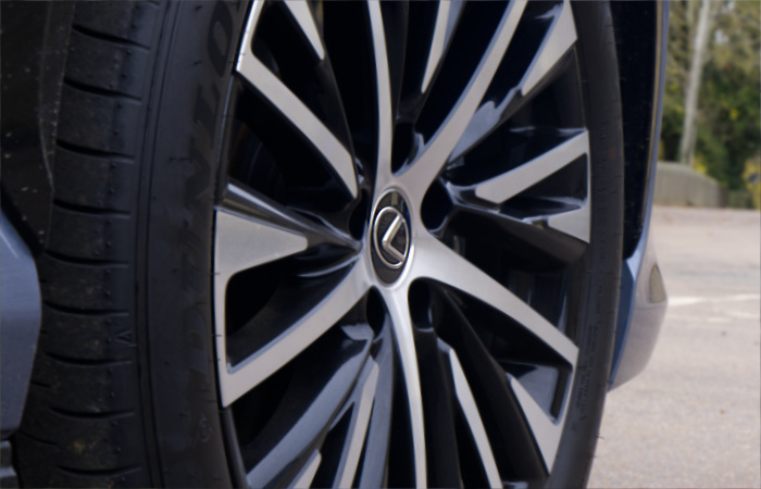 Lexus RZ300e Review - 007