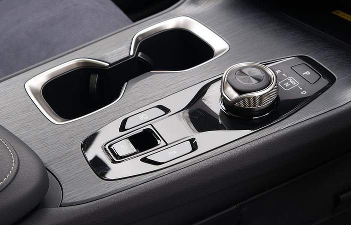 Lexus RZ300e Review - 010