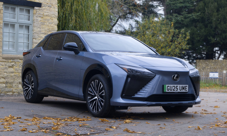 Lexus RZ300e Review - Master