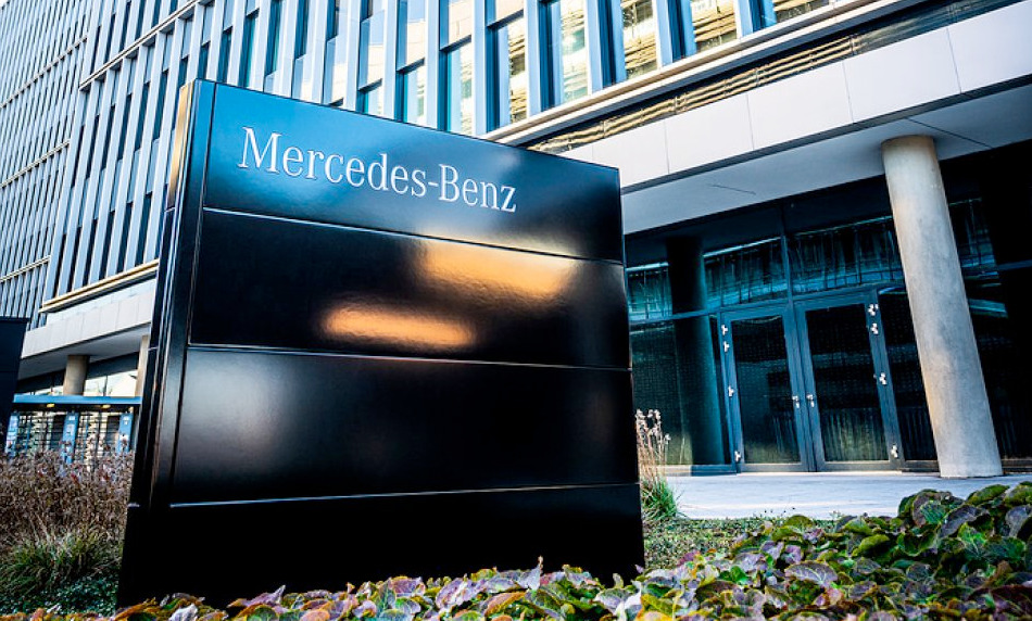 Mercedes Black Monolith