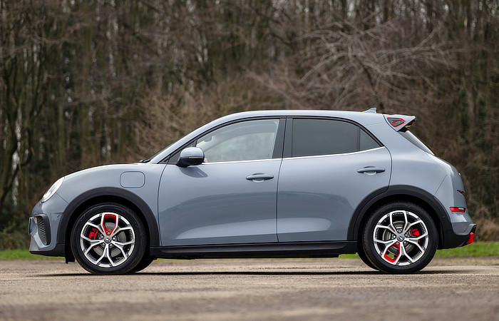 Ora 3 - No longer a funky cat, just another numer - Stanced