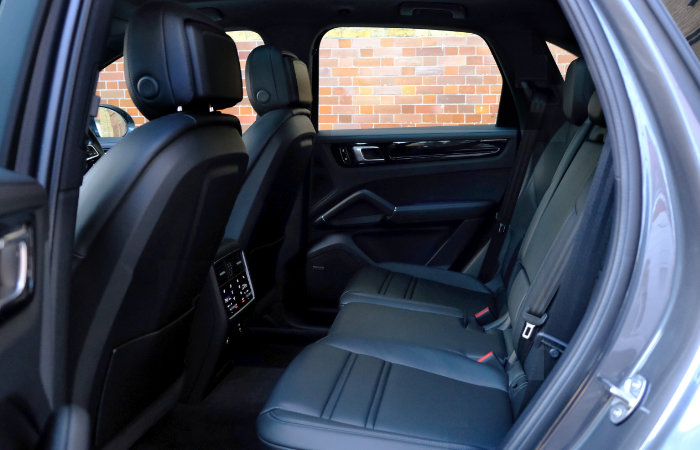 Porsche Cayenne eHybrid Review 2022 - 009