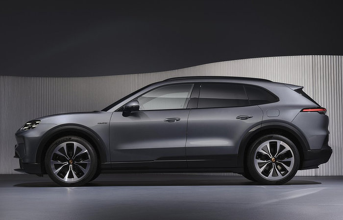 2025 Porsche Cayenne Electric - Stanced