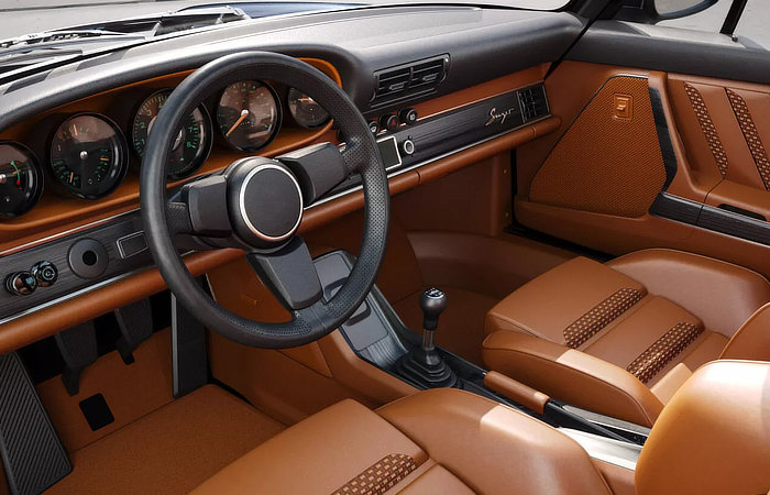 Red Bull Singer Porsche - Interior