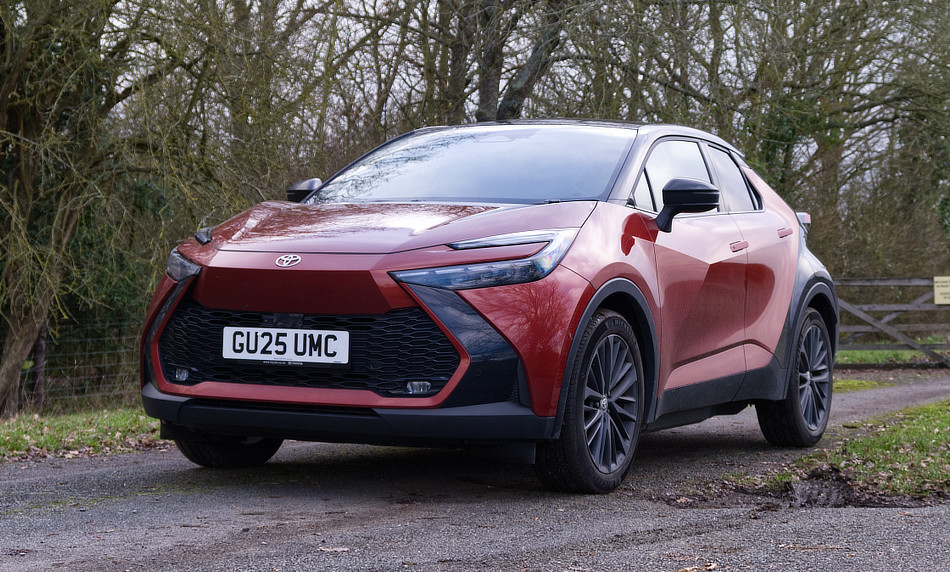 Toyota CH-R PHEV - 001