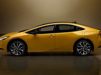 Toyota Prius PHEV - Stance