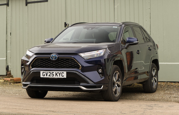 Toyota RAV 4 PHEV - Country Life - 003