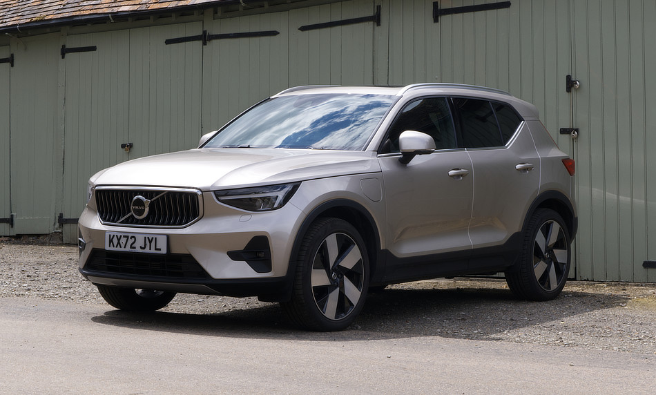 Volvo XC40 Recharge PHEV - 2023 Review - Master Stance