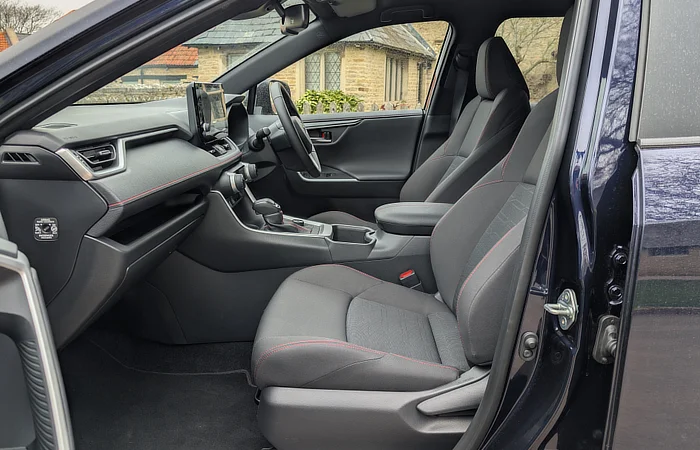 Toyota RAV 4 PHEV - Country Life - 010